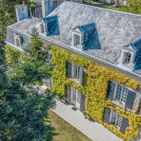 Manoir Du Village 住宿加早餐酒店 Irais